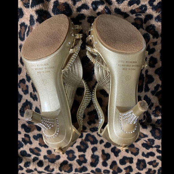 Gold heels - Picture 2 of 3